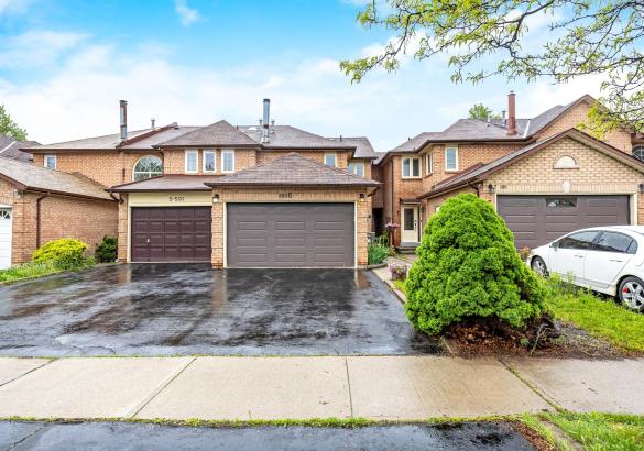 Large townhome with double garage